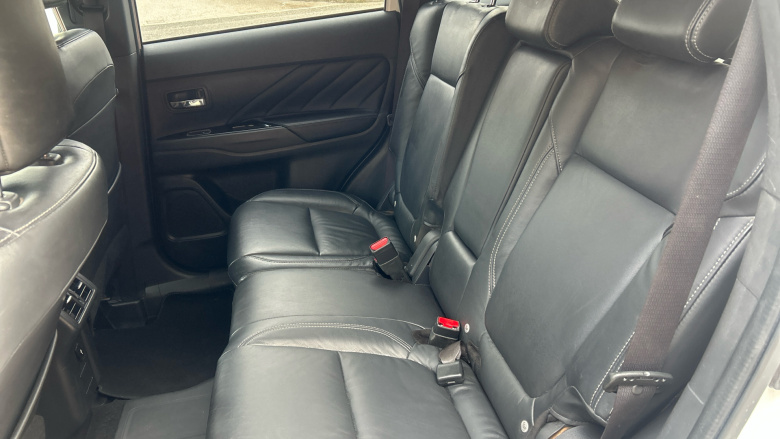 Mitsubishi Outlander 2.4 PHEV Dynamic Safety 5dr Auto Estate